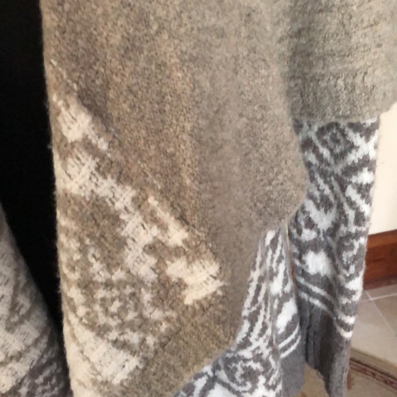 Abercrombie & Fitch cardigan. - Picture 3 of 5